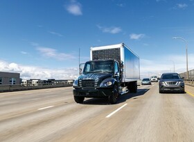Daimler startet Serienproduktion des Freightliner eM2