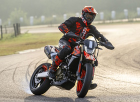 Ducati Hypermotard 698 Mono - Spitzkehren-Single
