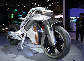 Zukunftsmotorrad Yamaha Motoroid2 - Fhrt auch ohne Fahrer