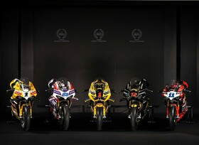 Ducati feiert das Triple mit einem Replica-Quintett