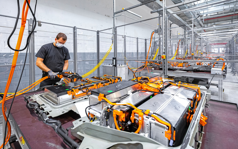 Panorama: Opel Battery Refurbishment Center - Die Spannungsprüfer von Bau M55
