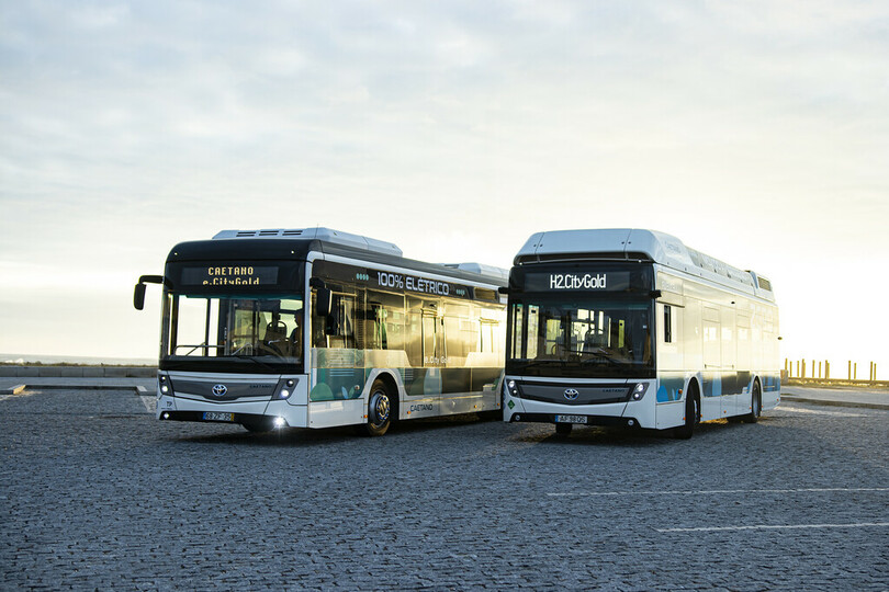 Zero-Emission-Busse von Caetano fahren mit Toyota-Logo