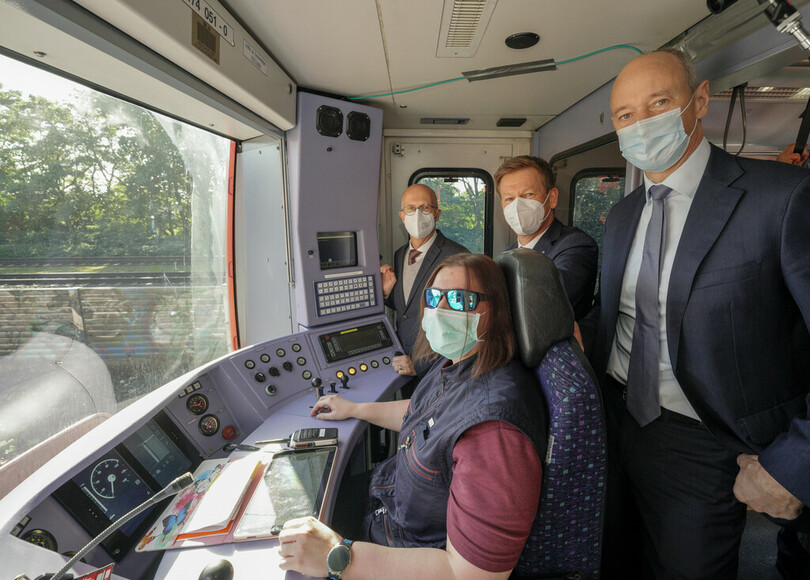 DB und Siemens zeigen weltweit ersten automatisch fahrenden Zug