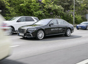 Mercedes-Benz Drive Pilot: Billiger als der eigene Chauffeur 