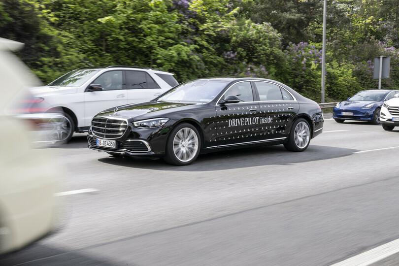 Mercedes-Benz Drive Pilot: Billiger als der eigene Chauffeur 