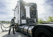 Daimler Truck tankt lieber flüssigen Wasserstoff