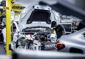 Mercedes rüstet auf E-Produktion um - Der Stern wird grün