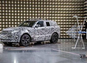 Jaguar Land Rover testet elektromagnetische Verträglichkeit