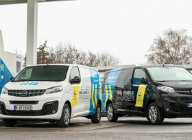 Zwei Opel Vivaro-e Hydrogen als Servicefahrzeuge im Einsatz