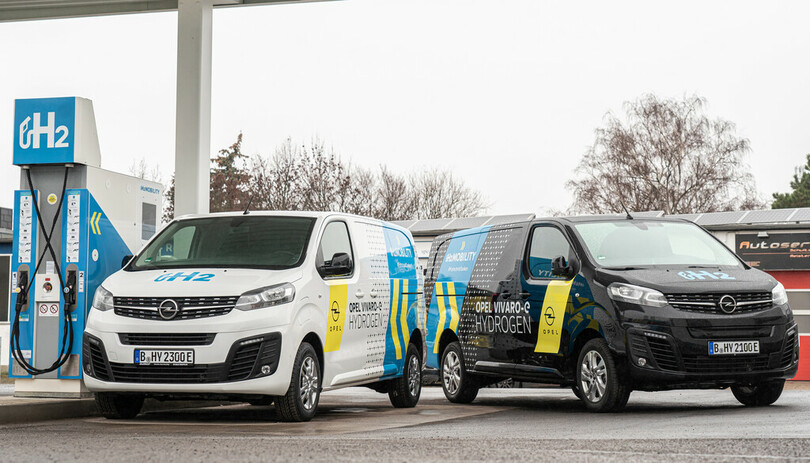 Zwei Opel Vivaro-e Hydrogen als Servicefahrzeuge im Einsatz