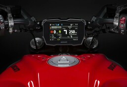 Ducati bringt Turn-by-Turn-Navigation für Desert X und Diavel V4