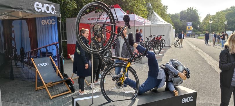 IAA Mobility  - Fahrradtests im Englischen Garten 