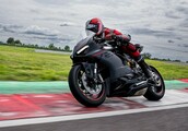 Ducati fährt schwarz
