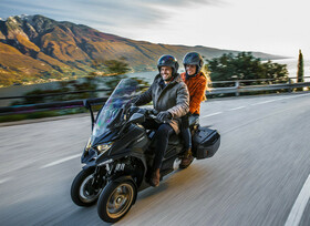 Kymco bringt ersten Dreirad-Roller mit zwei Zylindern