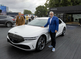 Der Genesis G90 massiert auch die Füße