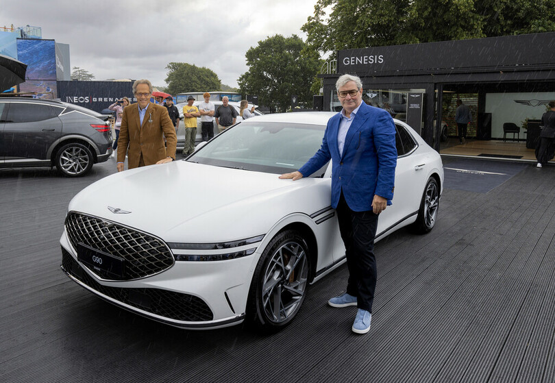Der Genesis G90 massiert auch die Füße