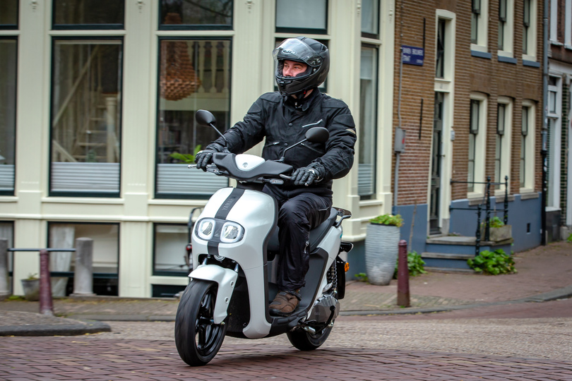 Tipp: Unterwegs mit dem Motorroller - Nicht ohne Schutzkleidung Tipp: Unterwegs mit dem Motorroller - Nicht ohne Schutzkleidung