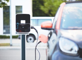 Elektromobilität im Kreisverkehr um den Preis