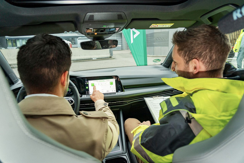 Test: Touchscreen lenkt vom Verkehr ab
