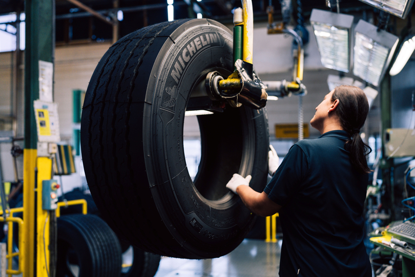 100 Jahre Reifen-Runderneuerung bei Michelin