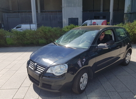 Solarzellen auf der Motorhaube