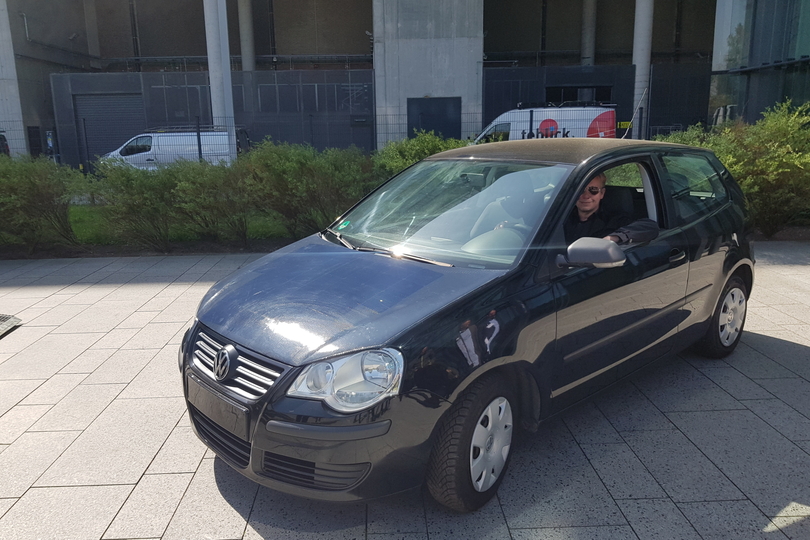 Solarzellen auf der Motorhaube Solarzellen auf der Motorhaube