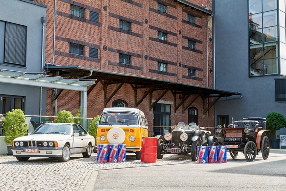 Historische Fahrzeuge mit modernen E-Fuels im Tank
