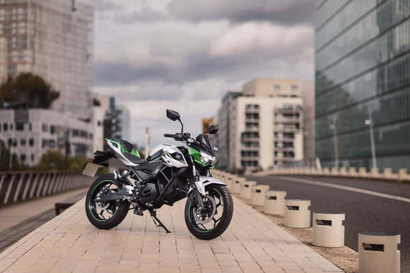 Fahrbericht: Kawasaki Z e-1 - Grüner Stromer