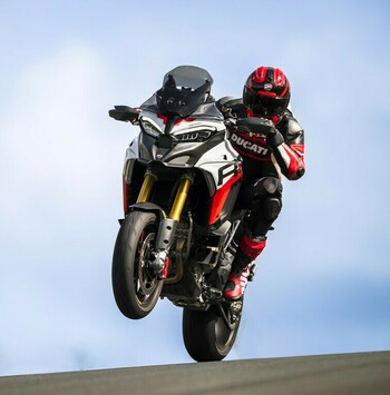 Die Multistrada V4 lernt Racing