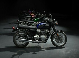 Triumph lackiert von Hand