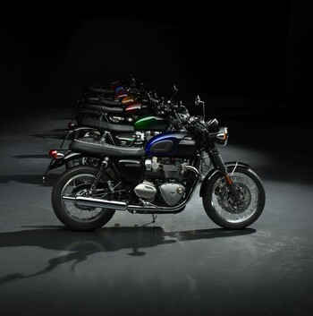 Triumph lackiert von Hand