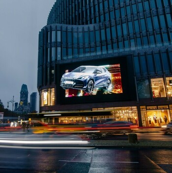 Der Cupra Tavascan kündigt sich mit 3-D-Effekt an