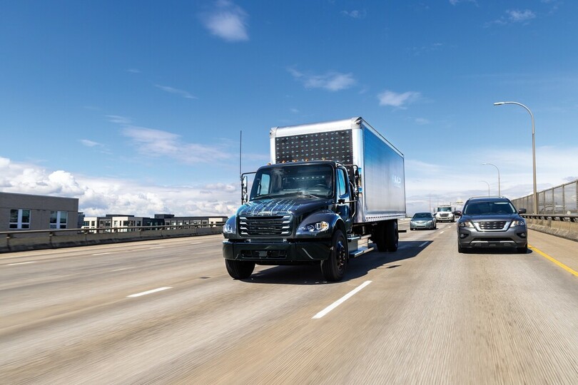 Daimler startet Serienproduktion des Freightliner eM2
