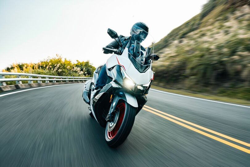 Test: Kymco Xciting VS 400i - Kraftroller im Jubiläums-Dress