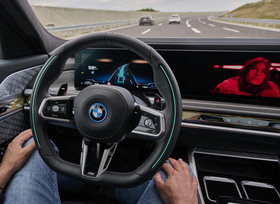 BMW Personal Pilot L3   - Freihändig auf der Autobahn  