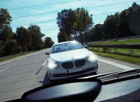 Jeder Fünfte räumt die linke Spur mit Lichthupe frei