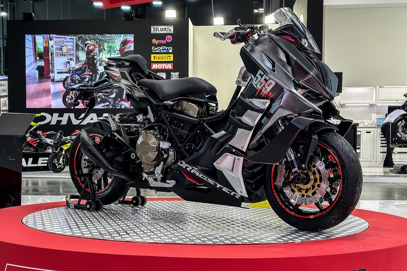 Italjet Dragster 559 Twin - Die Roller-Optik ist Fassade