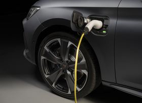 Ladesäulen-Markt  - Stadtwerke halten Fahrstrom-Monopole 