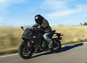 Suzuki GSX-8R - Sportlich eingekleidet