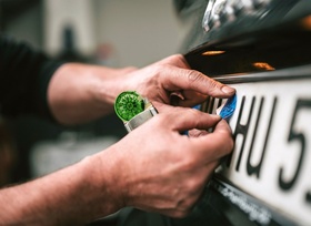 Die nächste HU-Plakette ist blau