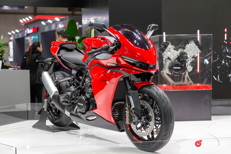 Moto Morini Corsaro 750 - Nackt und im Sportanzug
