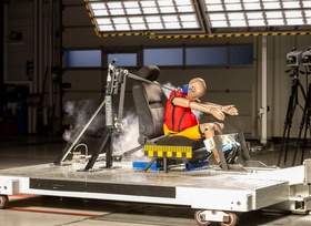 ADAC rät von Gurtadaptern für Schwangere ab