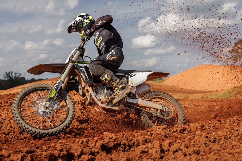 Triumph TF 250-X - Hochsitz für Hüpfer