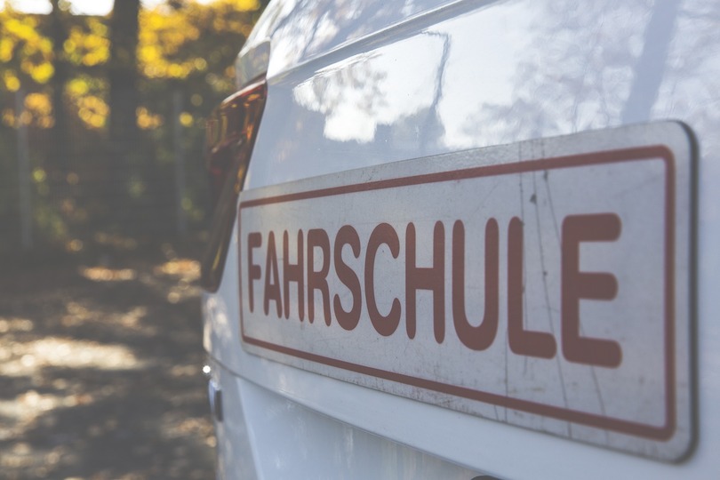 Lernen, sicher zu fahren: Einblick in moderne Fahrschulmethoden Lernen, sicher zu fahren: Einblick in moderne Fahrschulmethoden