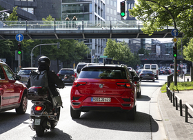 Umfrage zur betrieblichen Mobilität  - Daumen hoch für den Pkw 