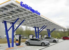 EnBW eröffnet weitere Schnellladeparks - 24 HPC-Ladepunkte für NRW und RP