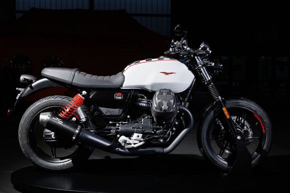 Moto Guzzi V7 Stone Ten - Optikfeinschliff mit Leistungsplus