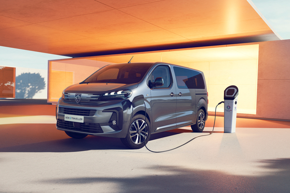 Modernisierter Peugeot E-Traveller nun bestellbar
