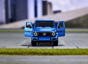 Mercedes G-Klasse G 580 EQ  - Schön blau, aber klein