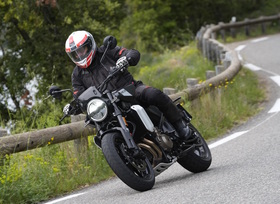 Fahrbericht: Husqvarna 801 Svartpilen - In der Ruhe liegt die Kraft